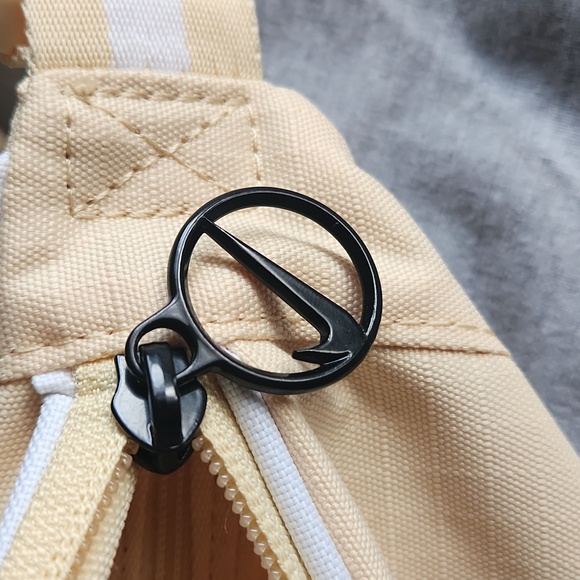 Nike EUC yellow belt bag - Picture 8 of 8